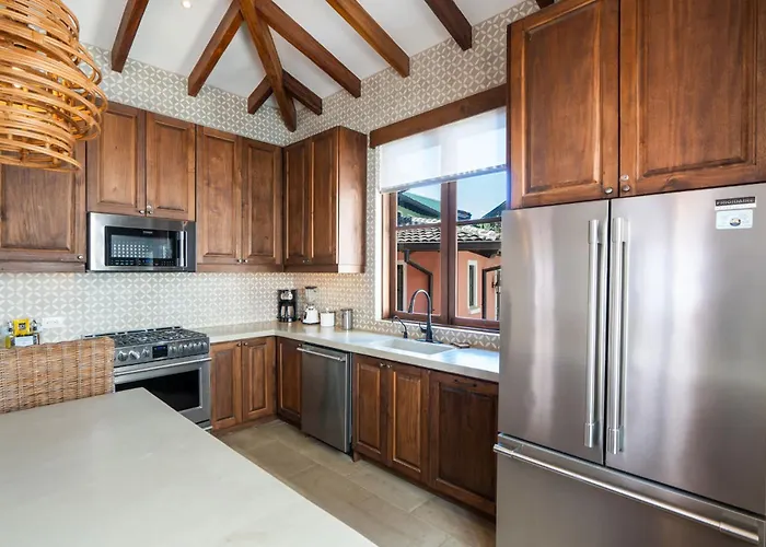 Bright Modern With Club Access And Walking Distance To The Сasa de vacaciones Playa Danta