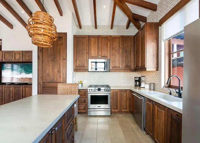 Bright Modern With Club Access And Walking Distance To The Сasa de vacaciones Playa Danta